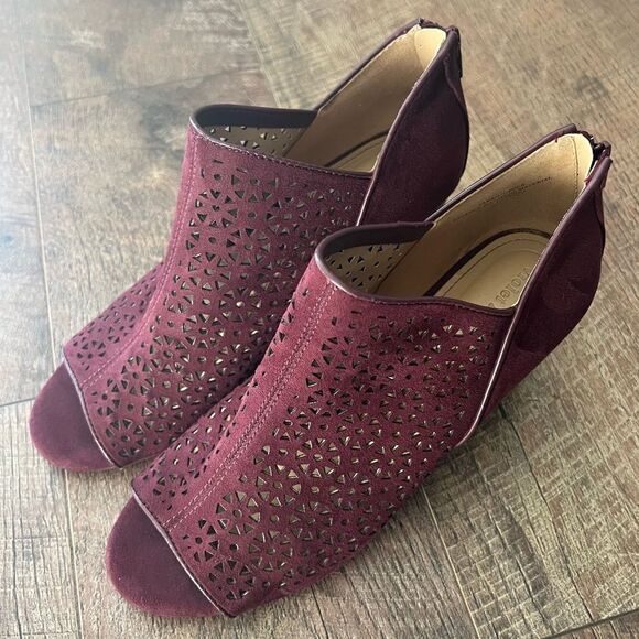 Violet and Red laser cut wedge Style: Sasha new with tags, size 8M - Picture 13 of 15